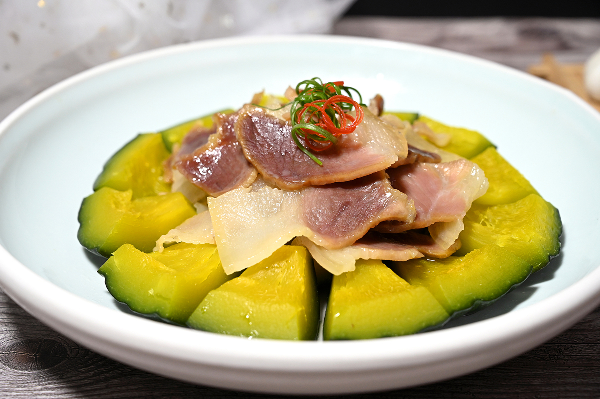 腊肉片蒸南瓜.jpg